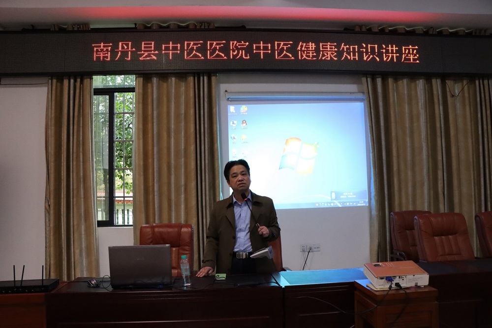 中医药文化进企业，春风十里不如健康有你